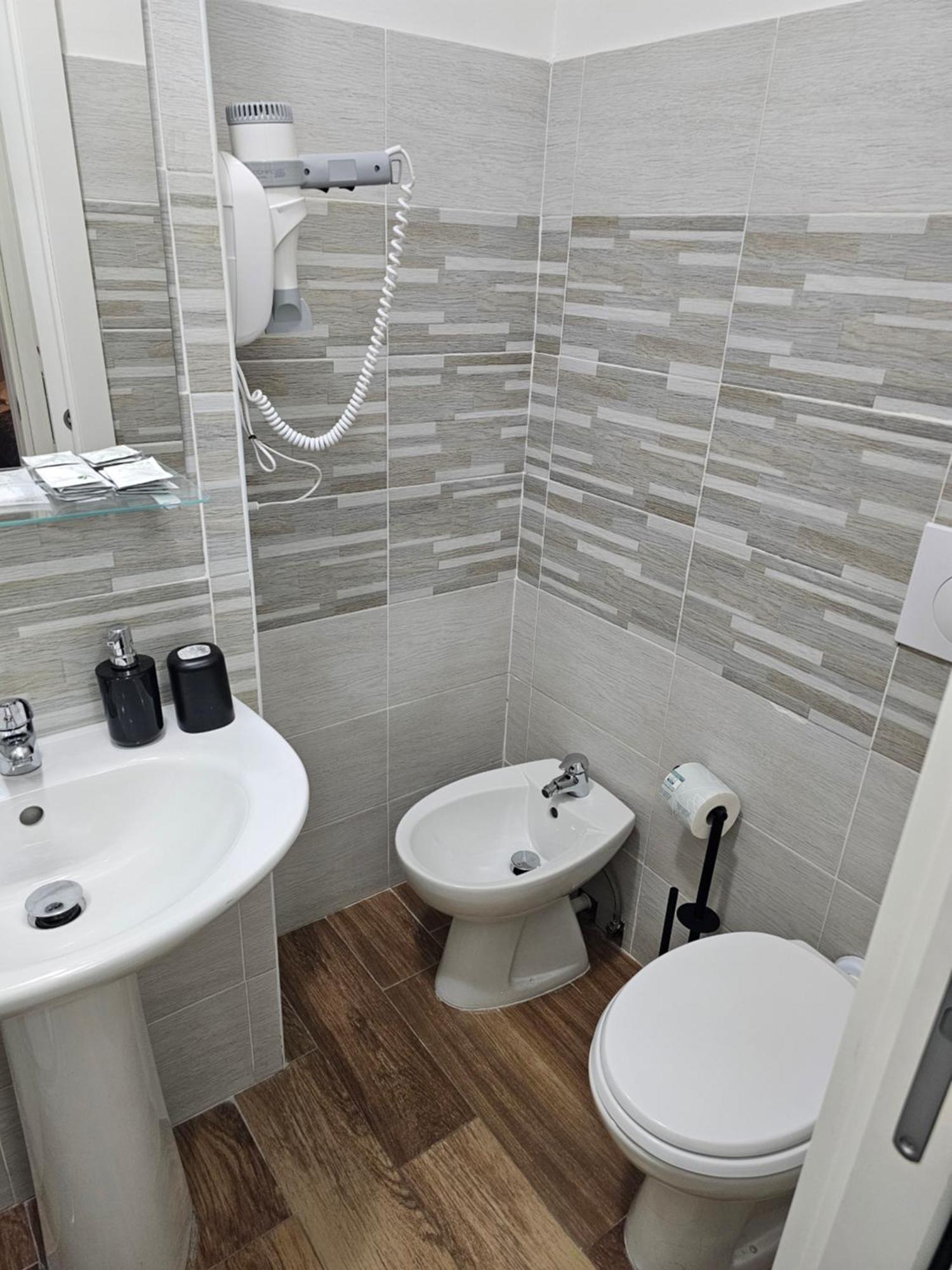 Trastevere Guestrooms ローマ エクステリア 写真